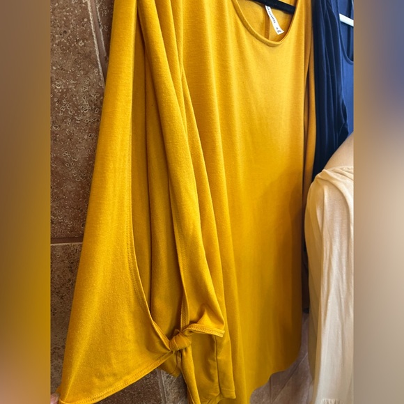 Elegant White Women's Top - Picture 2 of 16